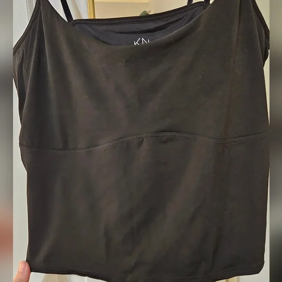 Klassy network split hem black tank top - Picture 3 of 4